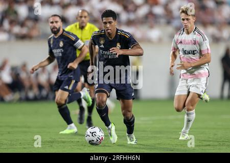 Orlando, Florida, USA. 2. Aug. 2023. Der Real Madrid Mittelfeldspieler JUDE BELLINGHAM (5) greift den Ball während der zweiten Hälfte der Florida Cup Series Fußball Champions Tour Juventus gegen Real Madrid Fußballspiel am 2. August 2023 im Camping World Stadium in Orlando, FL, an. (Kreditbild: © Cory Knowlton/ZUMA Press Wire) NUR REDAKTIONELLE VERWENDUNG! Nicht für den kommerziellen GEBRAUCH! Stockfoto