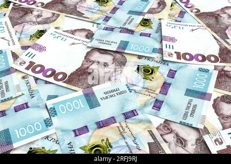 Ein Stapel ukrainischer Geldhirwna (Griwna, Hrywna) mit 1000 Banknoten. Finanzkonzept Stockfoto