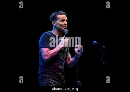 Alghero, Italien. 03. Aug. 2023. Angelo Pintus während Angelo Pintus - Bau, italienischer Künstler Live Music Show in Alghero, Italien, August 03 2023 Kredit: Independent Photo Agency/Alamy Live News Stockfoto