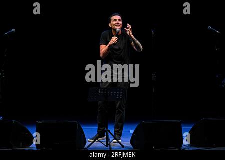 Alghero, Italien. 03. Aug. 2023. Angelo Pintus während Angelo Pintus - Bau, italienischer Künstler Live Music Show in Alghero, Italien, August 03 2023 Kredit: Independent Photo Agency/Alamy Live News Stockfoto