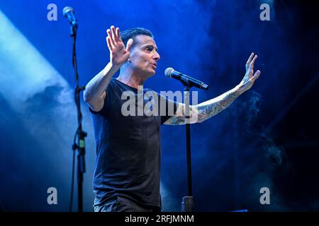 Alghero, Italien. 03. Aug. 2023. Angelo Pintus während Angelo Pintus - Bau, italienischer Künstler Live Music Show in Alghero, Italien, August 03 2023 Kredit: Independent Photo Agency/Alamy Live News Stockfoto