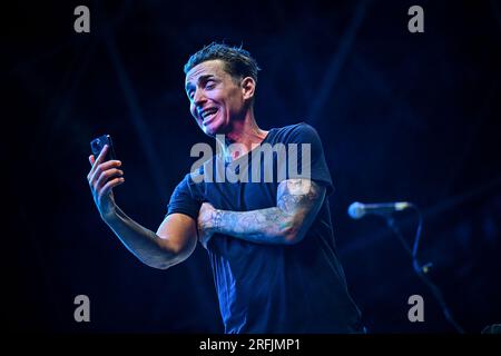 Alghero, Italien. 03. Aug. 2023. Angelo Pintus während Angelo Pintus - Bau, italienischer Künstler Live Music Show in Alghero, Italien, August 03 2023 Kredit: Independent Photo Agency/Alamy Live News Stockfoto