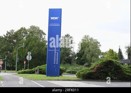 Köln, Deutschland. 30. Juli 2023. Eingang zum WDR-Produktionsstandort Köln Bocklemünd. Hier finden Sie unter anderem Studios, Produktionsstätten, Werkstätten und Outdoor-Sets. Kredit: Horst Galuschka/dpa/Alamy Live News Stockfoto