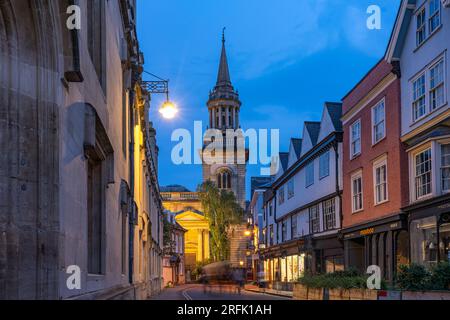 Turl Street und die ehemalige anglikanische Kirche All Saints Church in der Abneddämmerung, Oxford, Oxfordshire, England, Großbritannien, Europa | T Stockfoto