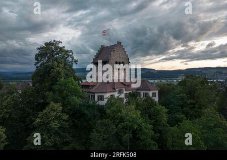 USTER, ZH, SCHWEIZ - 3. August 203. Schloss in Uster, Schweiz, Kanton Zürich. Schloss / Burg in Uster / ZH, Schweiz Stockfoto