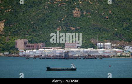 Hongkong, 2. Februar 2023: Der Öltank von. China Petroleum & Chemical Corporation oder Sinopec. Ist ein chinesisches Öl- und Gasunternehmen mit Sitz in Peking Stockfoto
