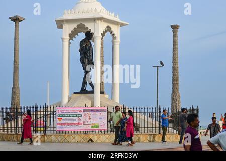 Pondicherry, Indien - 15. Juli 2023: Gandhi-Statue am pondicherry Beach, dem beliebten Strandabschnitt in der Stadt Puducherry, Indien. Stockfoto