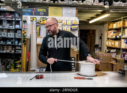 Ein Eisenwarenladen namens Kaylex in Pinner Green Harrow London Stockfoto