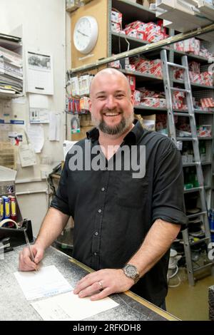 Ein Eisenwarenladen namens Kaylex in Pinner Green Harrow London Stockfoto