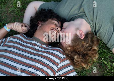 Trans Lovers auf einer Wanderung Stockfoto