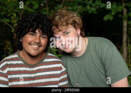 Trans Lovers auf einer Wanderung Stockfoto