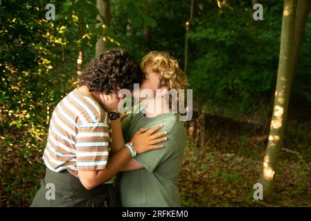 Trans Lovers auf einer Wanderung Stockfoto