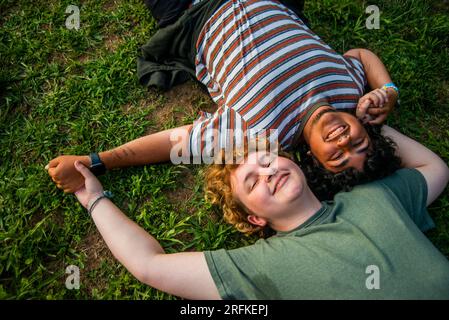 Trans Lovers auf einer Wanderung Stockfoto