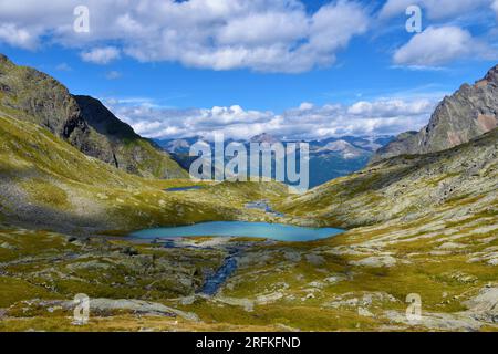 Malerischer Blick auf den Mittelsee im Gradental-Tal in der Schober-Gruppe im hohen Tauern-Gebirge Kärnten, Österreich Stockfoto