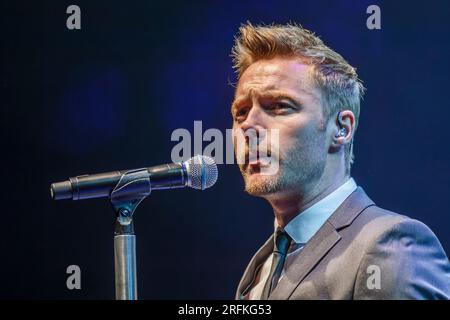 Der irische Sänger, Songwriter und Musiker Ronan Keating tritt live in einem Konzert auf, in der Vector Arena, Auckland, Neuseeland Stockfoto