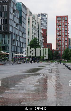 Granary Square, King's Cross, London: Eine neue städtebauliche Entwicklung von öffentlichen Räumen, Restaurants, Geschäften und Wohnungen. Stockfoto