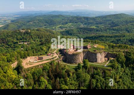 Srebrna Gora, Niederschlesien, Polen : Fort Srebrna Góra (Deutsche Festung Silberberg) aus der Vogelperspektive. Stockfoto