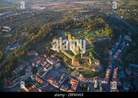 Klodzko, Polen: Luftaufnahme der Festung Klodzko (Deutsch: Festung Glatz) einzigartiger Festungskomplex im niederschlesischen Woiwodschaft in Polen Stockfoto