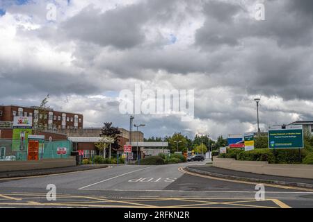 Mullingar County Westmeath, Irland, 11. Juli 2023. Frontalansicht des Regionalspitals Mullingar Stockfoto