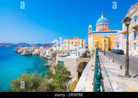 Panoramablick auf Ermoupoli und Ano Syra Städte auf Syros Insel, Kykladen Inseln, Griechenland, Europa. Stockfoto