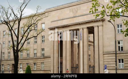 Mausoleum des Kampfes und des Märtyrertums. Das Museum befindet sich im Untergeschoss des ehemaligen Gestapo-Hauptquartiers, ein Gebäude, das zwischen 1927 und 1930 erbaut wurde. Im Jahr 1941 wurde es während des Zweiten Weltkriegs (1939-1945) vom Nazi-Regime als Gestapo-Gefangenenlager während der Besetzung der Stadt durch deutsche Truppen übernommen. Außenansicht der Fassade. Warschau, Polen. Stockfoto