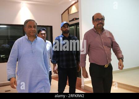 Von Left Bangladesh Cricket Board (BCB) Präsident Nazmul Hassan Papon, ODI-Kapitän Tamim Iqbal und Cricket Operations Chairman Jalal Yunus vor Pre Stockfoto