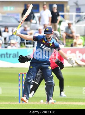 Hove UK 4. August 2023 - Alex Lees von Durham schlägt gegen Sussex Sharks während des One Day Cup-Cricket-Spiels der Metro Bank auf dem Central County Ground 1. in Hove : Credit Simon Dack /TPI/ Alamy Live News Stockfoto