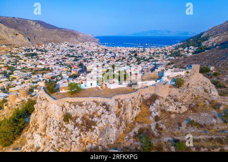 Ruinen der alten Burg, genannt Chrysocheria Castle oder Pera Kastro in Pothia Stadt, Kalymnos Insel, Griechenland. Stockfoto