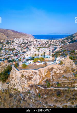 Ruinen der alten Burg, genannt Chrysocheria Castle oder Pera Kastro in Pothia Stadt, Kalymnos Insel, Griechenland. Stockfoto