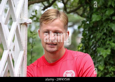 Edinburgh, Großbritannien. 04. Aug. 2023. Oriam Performance Centre. Riccarton. Edinburgh. Training und Pressekonferenz des Midlothian FC. 4. August 2023. Hearts' Frankie Kent stellt sich der Presse vor dem ersten Spiel der Saison in St. Johnstone (Foto: David Mollison/Alamy Live News Stockfoto