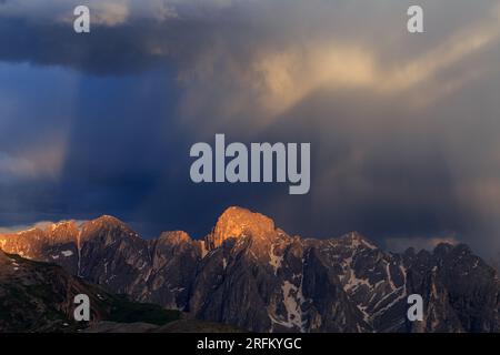 Blick von Schlern nach Rosengarten, Seiser Alm, Südtirol, Italien, Sommer, Gewitter Stockfoto