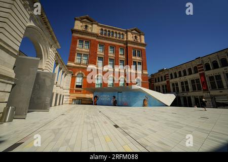 London, England, Großbritannien - 29. Juli 2022. Victoria and Albert Museum, VA, V&A Museum, das weltweit größte Museum für angewandte Kunst, dekorative Kunst und Design. Stockfoto