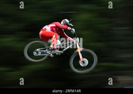 Fort William, Schottland, Großbritannien. August 2023. Die UCI Cycling World Championships Mountain Bike Downhill findet in Fort William statt. Im Bild: Österreichischer Fahrer Andreas Kolb während der Qualifikation der Herren Elite vor dem morgigen Finale Credit: Kay Roxby/Alamy Live News Stockfoto