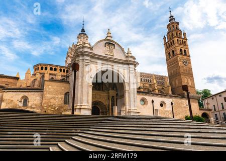 Schritte vom Plaza de la Seo. Außenansicht der Kirche Tarazona. Die Kathedrale von Tarazona ist eine römisch-katholische Kirche in Tarazona, Provinz Zaragoza, in Ar Stockfoto