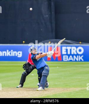 Hove UK, 4. August 2023 - Migael Pretorius aus Durham tritt während des eintägigen Cricket-Spiels der Metro Bank auf dem Central County Ground 1. in Hove gegen Sussex Sharks an: Credit Simon Dack /TPI/ Alamy Live News Stockfoto