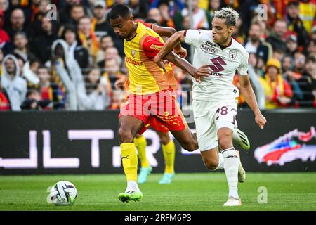 Andy DIOUF von Lens und Samuele RICCI von Torino während des Vorsaison-freundlichen Fußballspiels zwischen RC Lens und dem Turin FC am 2. August 2023 im Bollaert-Delelis-Stadion in Lens, Frankreich Stockfoto