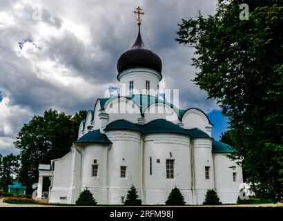 Aleksandrov, Region Wladimir, Russland - 4. Juli 2023: Kathedrale der Heiligen Dreifaltigkeit. Stockfoto