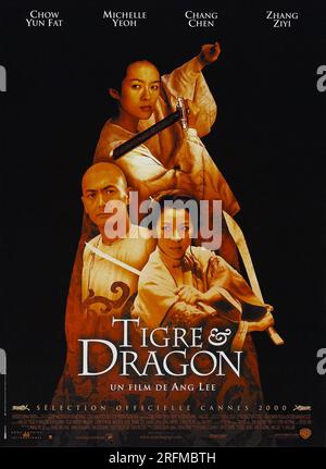 Crouching Tiger, Hidden Dragon wo hu cang Long Year : 2000 China Director : Ang Lee Ziyi Zhang, Chow Yun-Fat, Michelle Yeoh französisches Poster Stockfoto