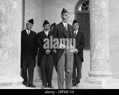 Irak. (Mesopotamien). Feier des Irak Mitglied des Völkerbundes, Oktober 6, 1932. Bagdad. Seine Majestät König Feisal. Im Königlichen Palast Stockfoto