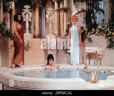 Elizabeth Taylor als Cleopatra in der epischen Drama Film 1963 unter der Regie von Joseph L. Mankiewicz. Stockfoto