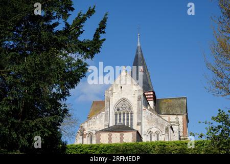 Frankreich, Region Normandie, Calvados, Beaumont-en-Auge, rue du Paradis (D58) église Saint-Sauveur, Stockfoto