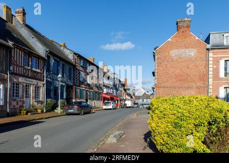 Frankreich, Region Normandie, Calvados, Beaumont-en-Auge, rue du Paradis (D58) Stockfoto