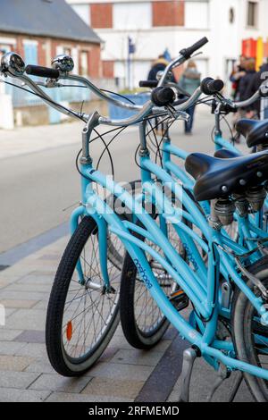 Frankreich, Hauts de France Region, Somme, Baie de Somme, Le Crotoy, rue de la Porte du Pont, Fahrradverleih, Stockfoto