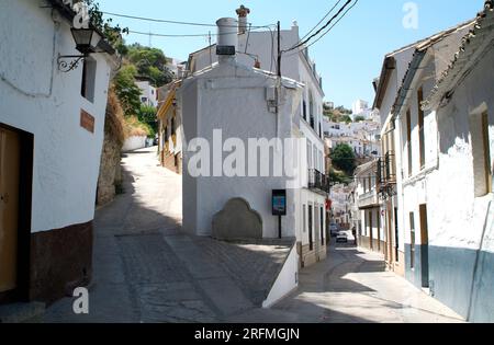 Setenil de las Bodegas. Provinz Cadiz, Andalusien, Spanien. Stockfoto
