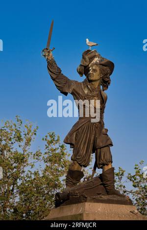 Frankreich, Region Hauts-de-France, Departement Nord, Dünkirchen, Place Jean Bart, Statue des holländischen Marinekommandanten Jean Bart, entworfen vom französischen Bildhauer David d'Angers Stockfoto