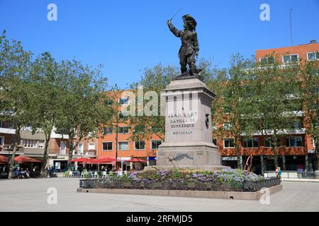 Frankreich, Region Hauts-de-France, Departement Nord, Dünkirchen, Place Jean Bart, Statue des holländischen Marinekommandanten Jean Bart, entworfen vom französischen Bildhauer David d'Angers Stockfoto