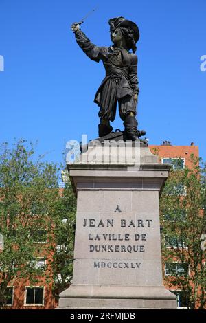 Frankreich, Region Hauts-de-France, Departement Nord, Dünkirchen, Place Jean Bart, Statue des holländischen Marinekommandanten Jean Bart, entworfen vom französischen Bildhauer David d'Angers Stockfoto