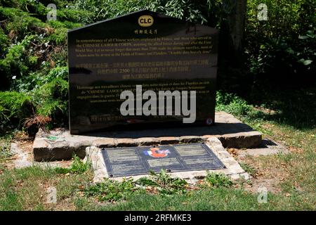 Frankreich, Region Hauts-de-France, Pas-de-Calais, Arras, ehemalige Abtei Saint-Vaast, Parc de la Légion d'Honneur, Kriegsdenkmal, Stele zum Gedenken an die Arbeiter des chinesischen Arbeitskorps, die während des Ersten Weltkriegs (1. Weltkrieg) kamen Stockfoto