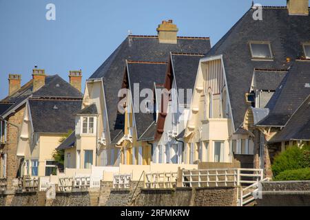 Frankreich, Normandie, Departement Manche, Urville-Nacqueville, Strand, Villen am Meer Stockfoto