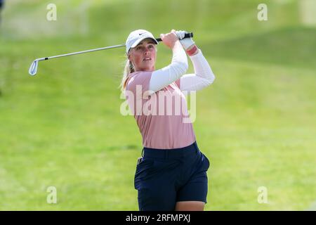 Irvine, Großbritannien. 04. Aug. 2023. Am zweiten Tag des Trust Golf Women's Scottish Open Golf Tournament auf dem Dundonald Links Golf Course in der Nähe von Irvine, Ayrshire, Schottland, Großbritannien, haben die 145 Teilnehmer unter sonnigen Bedingungen mit einer mäßigen Brise gespielt. Maja stark auf dem zweiten Fairway. Kredit: Findlay/Alamy Live News Stockfoto